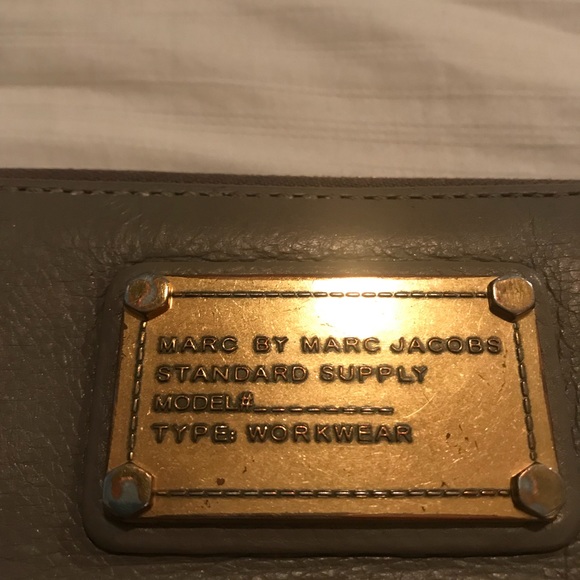 Marc by Marc Jacobs classic wallet - Picture 2 of 4